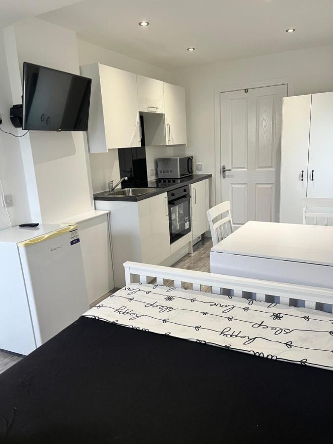 Modern Comfy One Bed Apartment - Free Parking Glasgow Eksteriør bilde